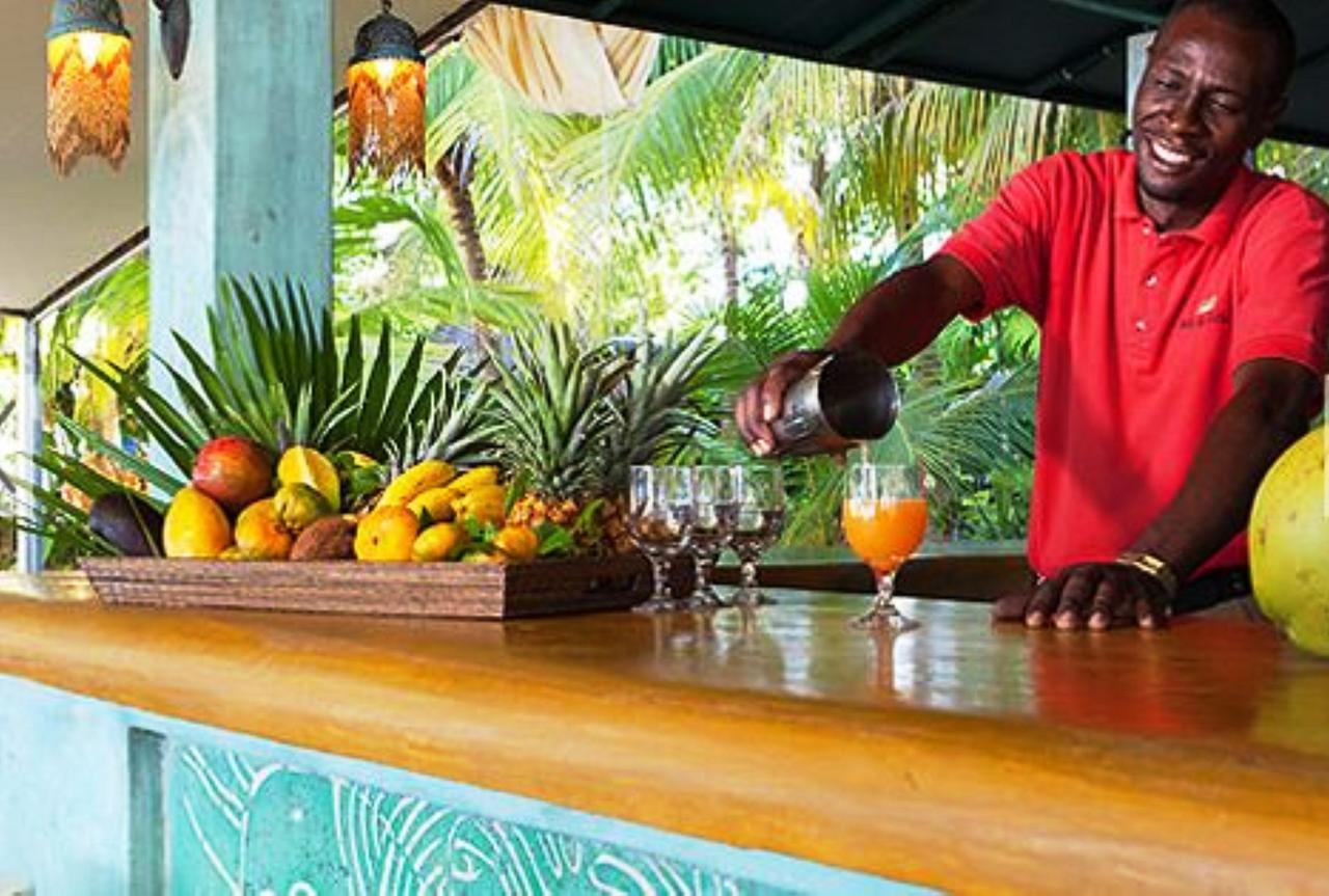 Idle Awhile Beach Hotel Негрил Екстериор снимка