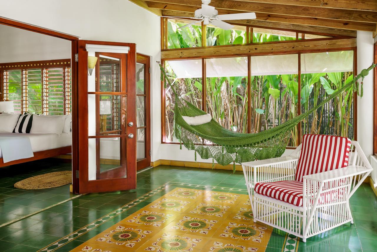 Idle Awhile Beach Hotel Негрил Екстериор снимка