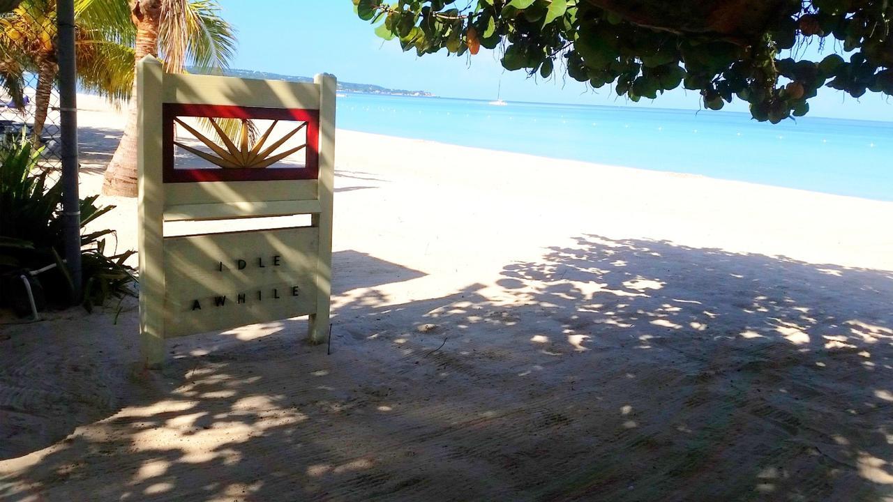 Idle Awhile Beach Hotel Негрил Екстериор снимка