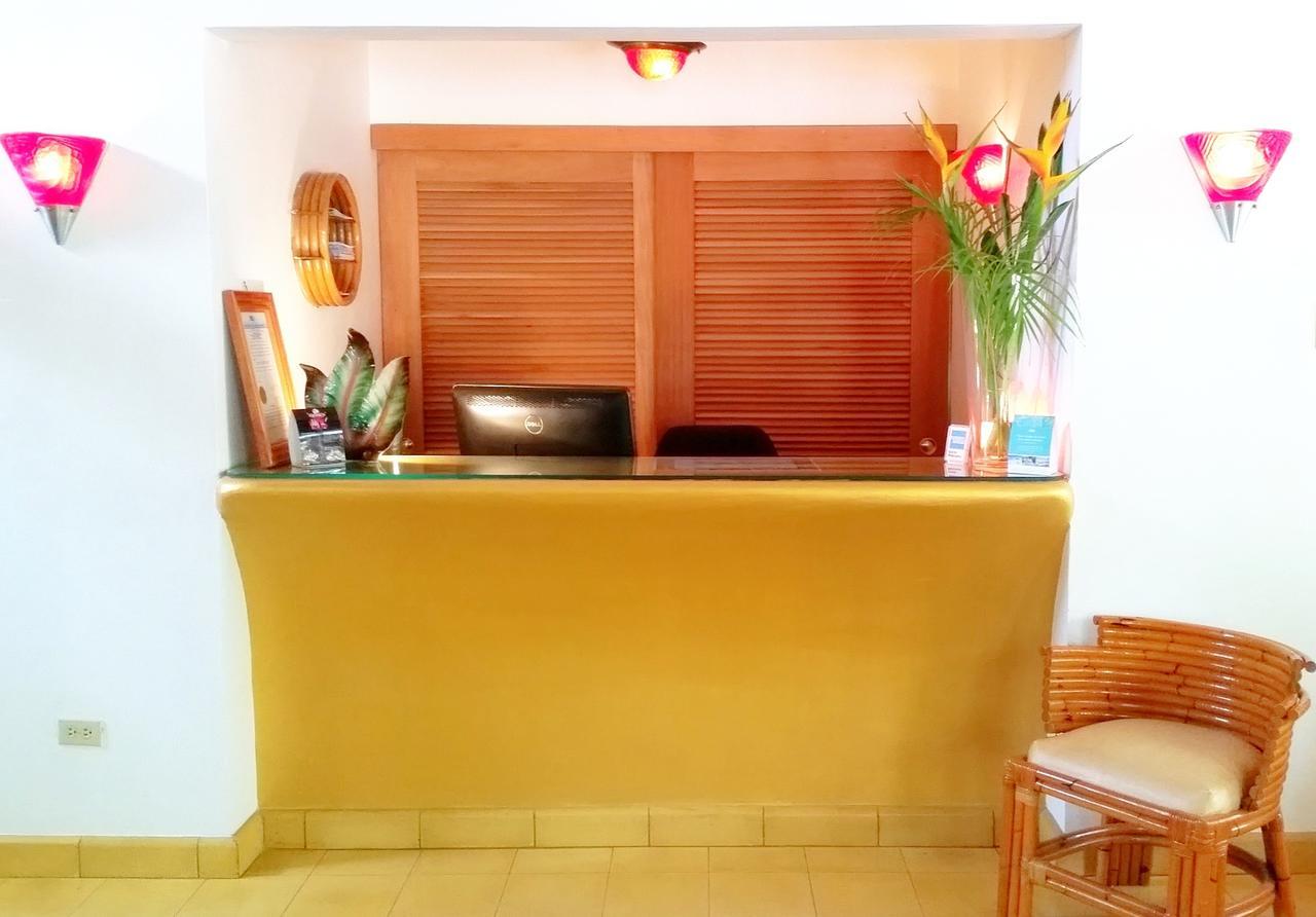 Idle Awhile Beach Hotel Негрил Екстериор снимка