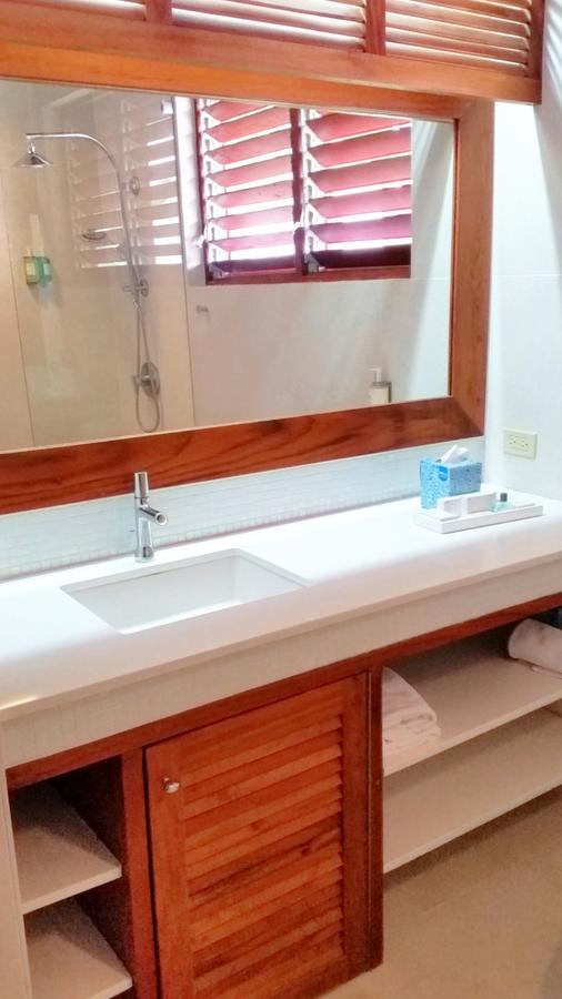Idle Awhile Beach Hotel Негрил Екстериор снимка