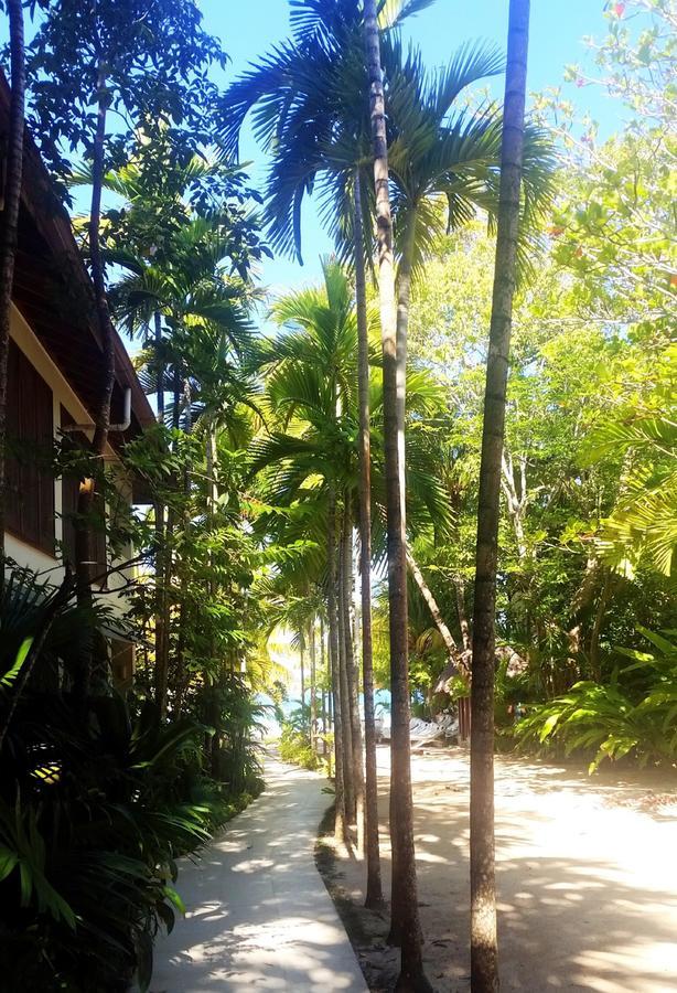 Idle Awhile Beach Hotel Негрил Екстериор снимка