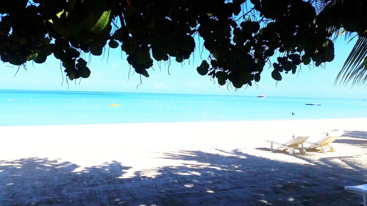 Idle Awhile Beach Hotel Негрил Екстериор снимка